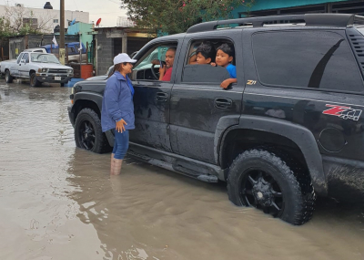 Se suma Ivett al retiro de basura que provoc&oacute; inundaciones