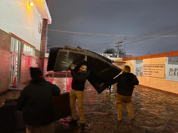 Reabren refugio temporal en alberca Ch&aacute;vez