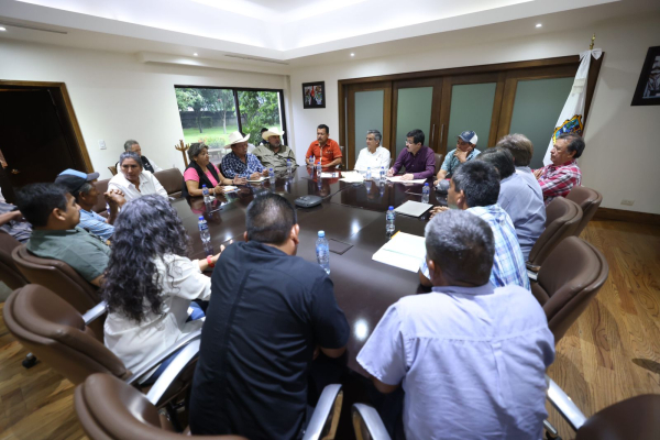 Ofrece Am&eacute;rico Villarreal apoyo a sorgueros