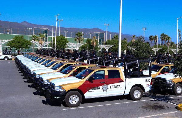 Entrega Gobernador cien patrullas m&aacute;s a la Guardia Estatal
