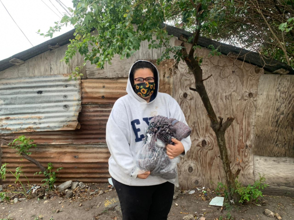 Lleva Gobierno de Matamoros abrigo a familias humildes mediante entrega de 1,300 cobijas