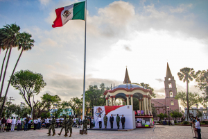 Participan empleados  municipales en ceremonia  de honores a la bandera
