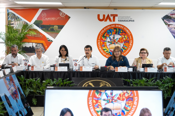 Entrega rector equipamiento en la Facultad de Ciencias de la Educaci&oacute;n y Humanidades