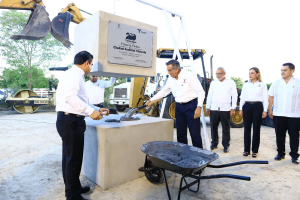 Coloca Am&eacute;rico Villarreal primera piedra de la Ciudad Judicial en Victoria