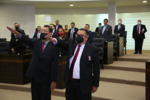 Toman protesta a Secretario General y Coordinador Instituto de Investigaciones Parlamentarias