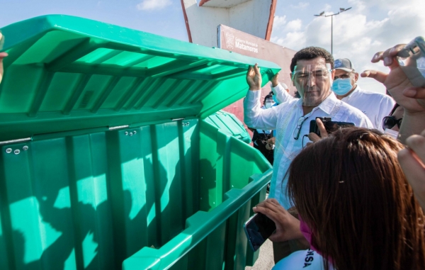 Entrega Mario L&oacute;pez equipamiento para mantenimiento y limpieza de Playa Bagdad