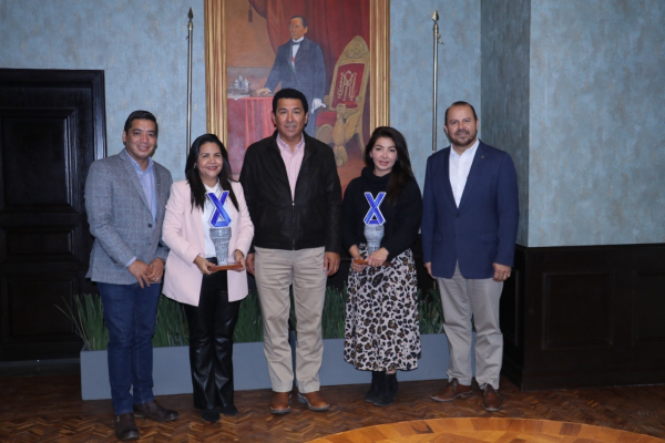 Reconoce Alcalde Mario L&oacute;pez a empresarios distinguidos con el galard&oacute;n &ldquo;Arturo Garza Uribe&rdquo;