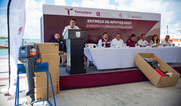 Entregan motores para embarcaciones a  pescadores de la zona de la Laguna Madre
