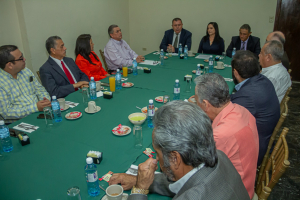 Con representaci&oacute;n del alcalde Mario L&oacute;pez, Jorge Guerra toma protesta a nueva directiva de hoteleros