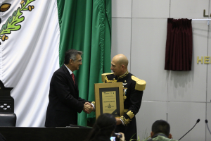 Devela gobernador letras de oro en el Congreso de Tamaulipas por el bicentenario del Colegio Militar