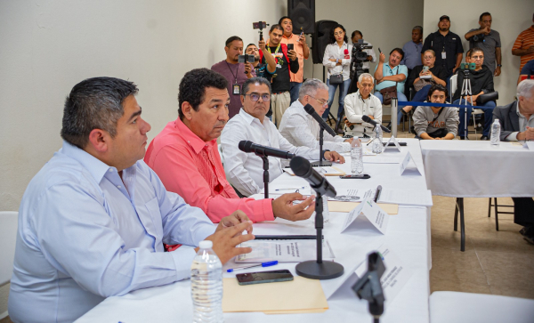 Encabeza Alcalde Mario L&oacute;pez reuni&oacute;n de consejo de JAD; gerentes exponen avances de obras