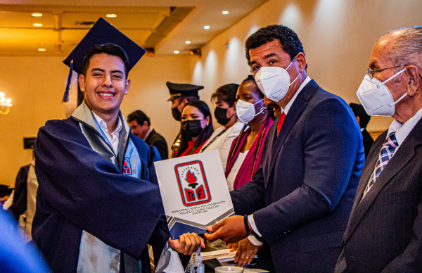 Apadrina Alcalde Mario L&oacute;pez generaci&oacute;n 2019-2022  de la preparatoria &ldquo;Ricardo Flores Mag&oacute;n&rdquo;