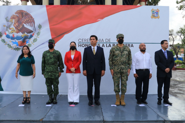 Encabeza Alcalde Mario L&oacute;pez ceremonia de honores; rinden homenaje al Lic. Jos&eacute; F&eacute;lix Hi Gonz&aacute;lez