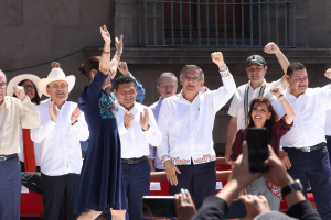 Demostramos que el pueblo de M&eacute;xico es mucha pieza; juntas y juntos somos m&aacute;s: presidenta Claudia Sheinbaum ante miles de mexicanos y mexicanas en el z&oacute;calo