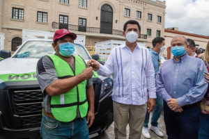 Entrega Mario L&oacute;pez, 10 camionetas y equipos para fumigar colonias y ejidos