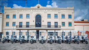 Entrega alcalde 10 motos y 5 mil luminarias led