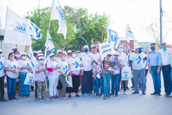 M&oacute;nica Gonz&aacute;lez Garc&iacute;a, es bien recibida por la gente de su distrito y genera en ellos confianza