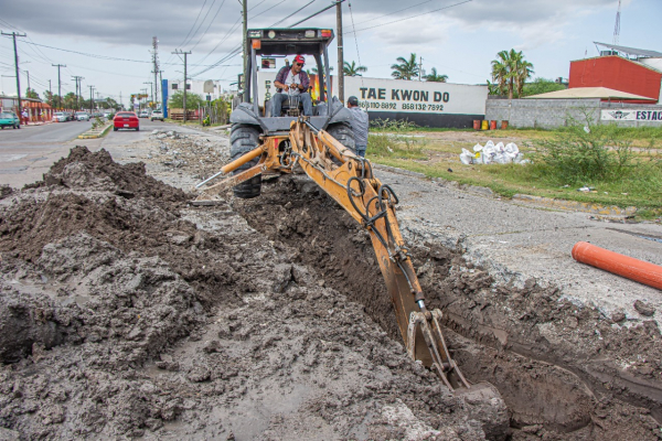 Rehabilita Gobierno de Matamoros drenaje sanitario en tramo de avenida Carlos Salazar