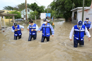 Recorre Gobernador colonias afectadas por inundaciones en Reynosa