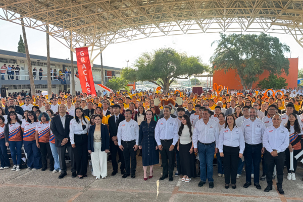 La UAT y gobierno de Nuevo Laredo entregan obras a universitarios