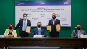 Entregan a la UAT reconocimientos de acreditaci&oacute;n a programas educativos