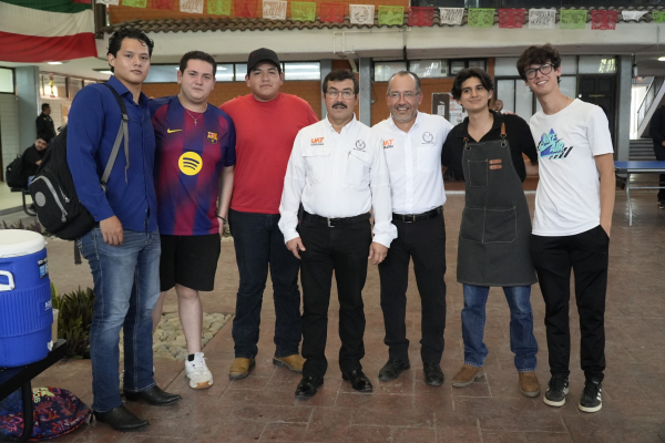 Rector y estudiantes de la UAT comparten jornada universitaria