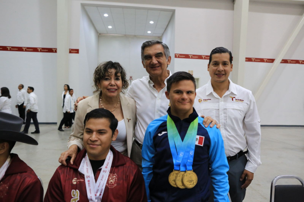 Am&eacute;rico reconoce a deportistas y j&oacute;venes tamaulipecos