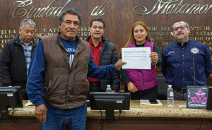 Entregan p&oacute;lizas de seguros de vida a pescadores, tras convenio entre el Gobierno Municipal y Congregaci&oacute;n Mariana Trinitaria