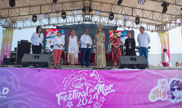 Coronan autoridades a Viana Silva como reina del festival del mar en playa Bagdad