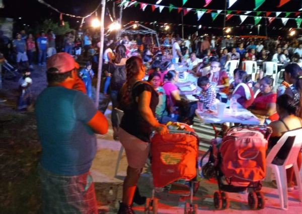 Disfrutan las familias de  Higuerillas fiestas patrias