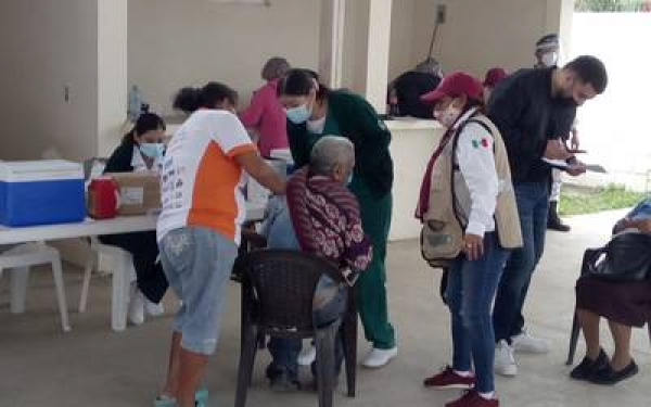 Pide Salud hacer caso omiso a noticias falsas sobre vacunaci&oacute;n anticovid