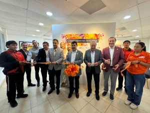 Entrega rector de la UAT equipamiento a universitarios de Nuevo Laredo