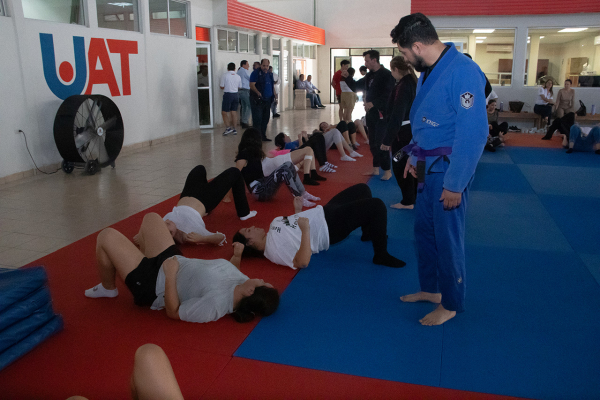 Imparte la UAT taller de defensa personal para las universitarias